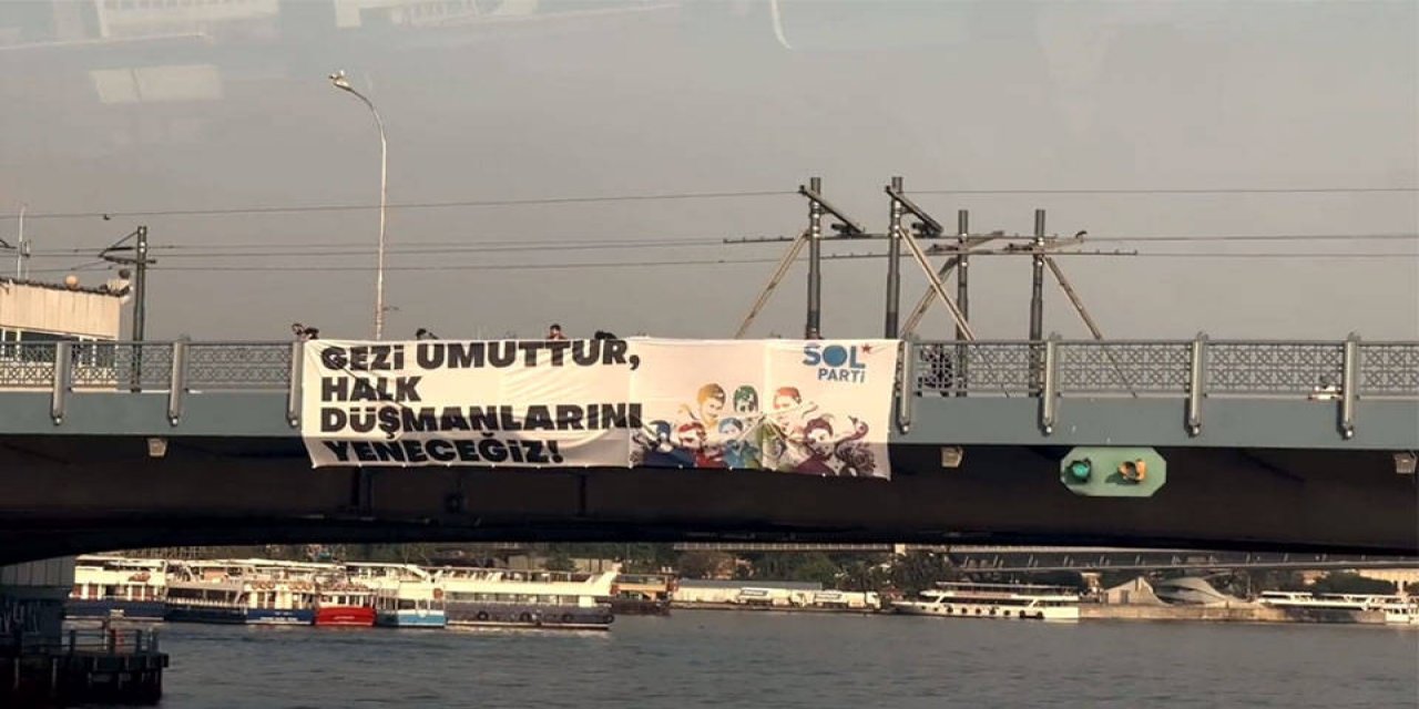 SOL Parti Gezi’nin 10. Yılında Galata Köprüsü’ne Pankart Astı
