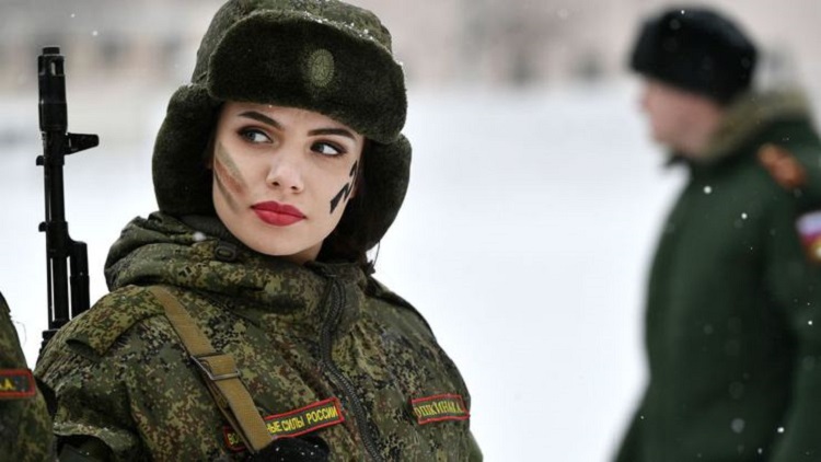 Rusya Savunma Bakanı Şoygu'dan, kadınlara orduda daha fazla kariyer imkânı sağlama sözü