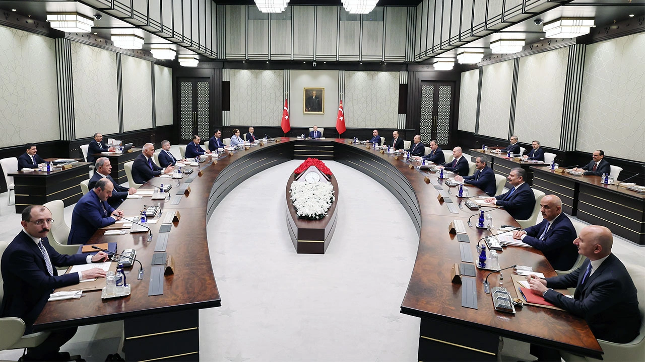 Erdoğan bakanların yüzüne söyledi moralleri bozuk ayrıldılar!