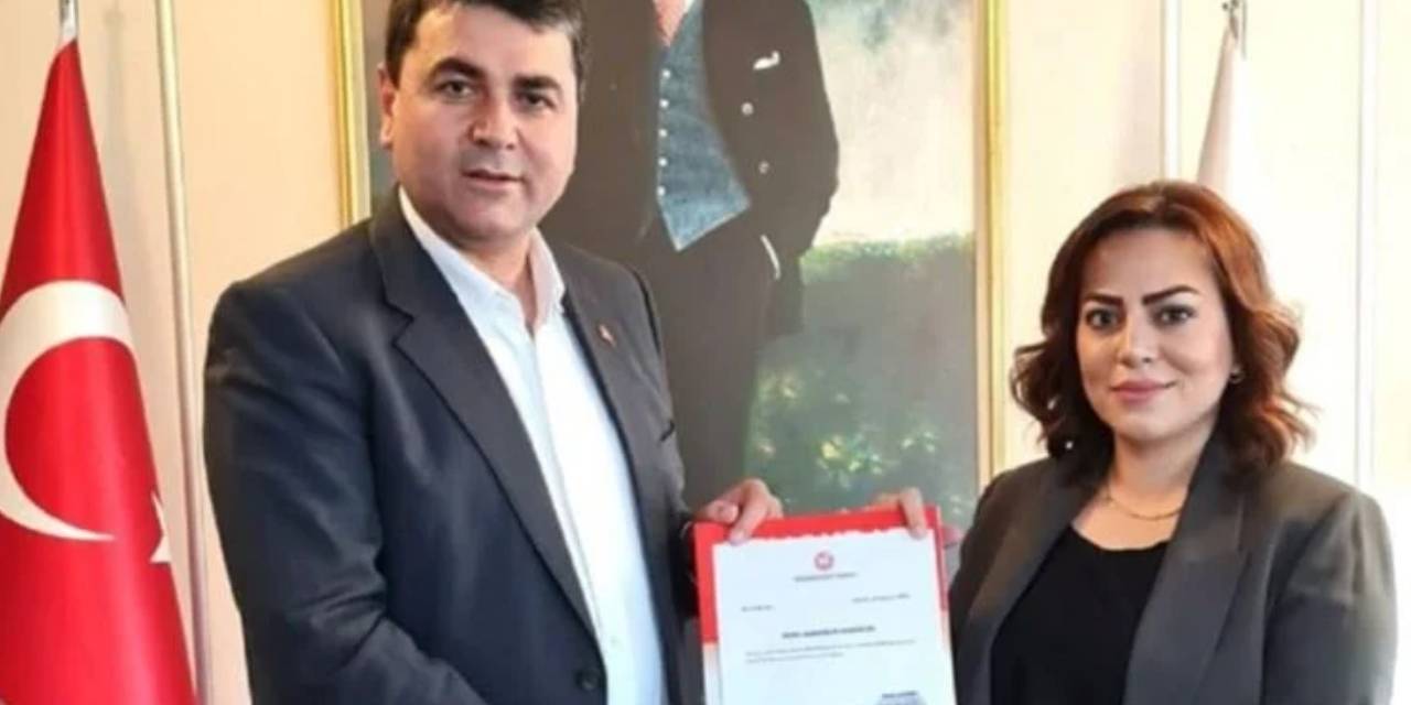 Demokrat Parti Kadın Kolları Genel Başkanı Fatma Yavuz ve 4 yardımcısı istifa etti