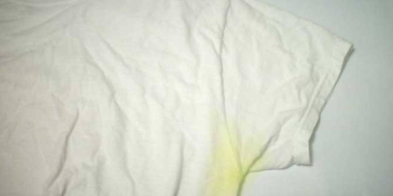 Terden Sararan Kıyafetlerinizi Anında Bembeyaz Yapan O Yöntem!