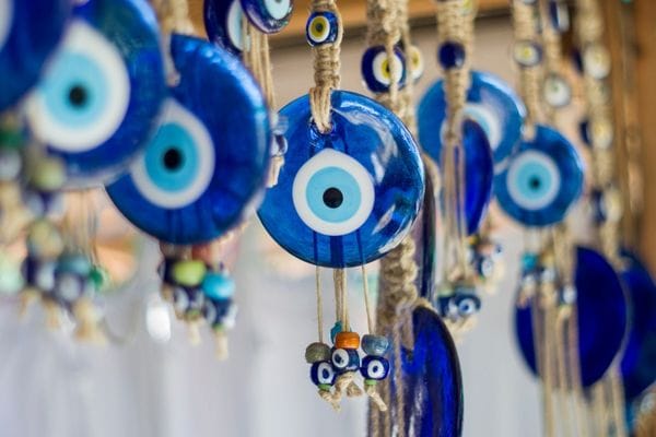 Üzerinizde Nazar Olduğunu Nasıl Anlarsınız? Nazardan Koruyan Manevi Ritüel Önerileri