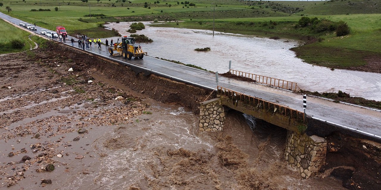 Eskişehir'de Sel Felaketi !Evler yıkıldı, sokaklar ve tarım arazileri sular altında kaldı