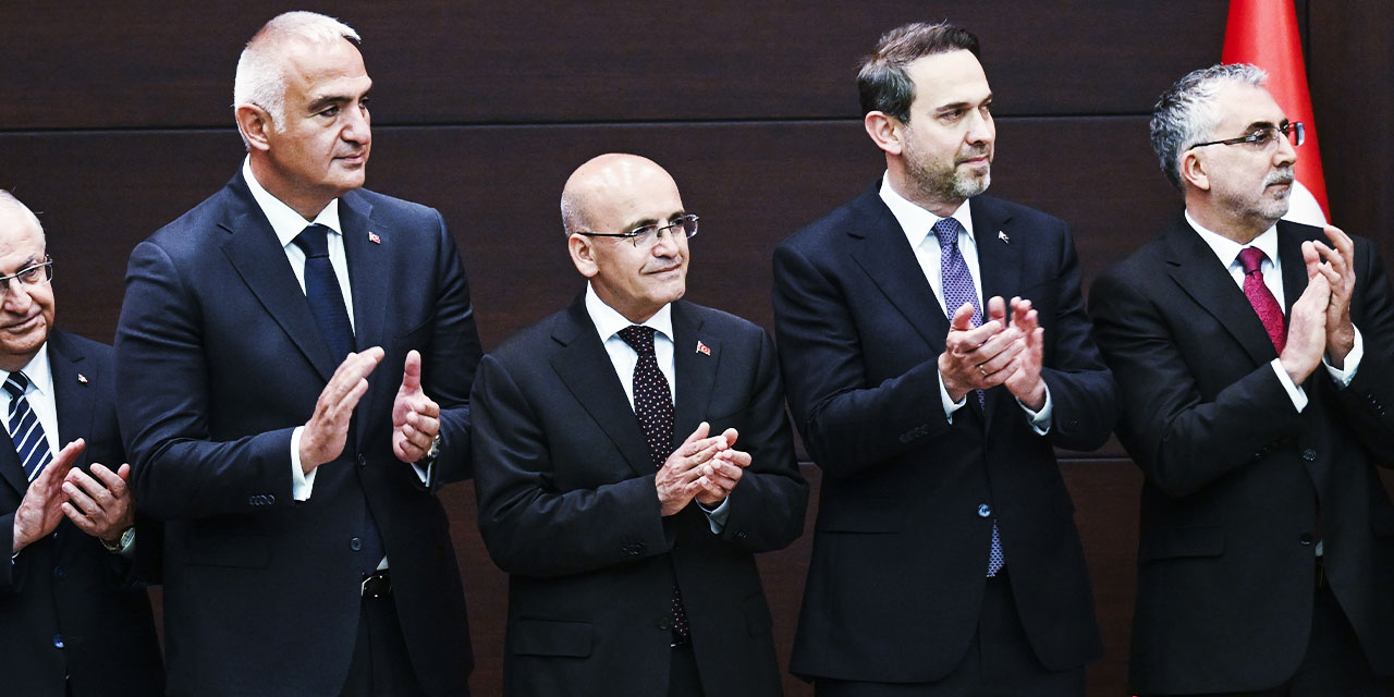 Mehmet Şimşek'i Bekleyen Devasa Problem! Ekonomistlerden 'Duvara Toslama' Uyarısı