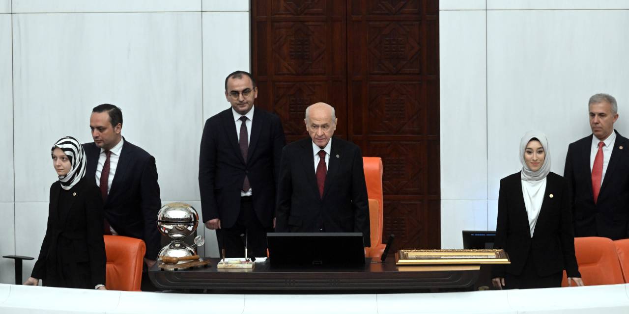 Eski Bakanların Yemin Sınavı: Bahçeli Yeminleri Tekrar Ettirdi