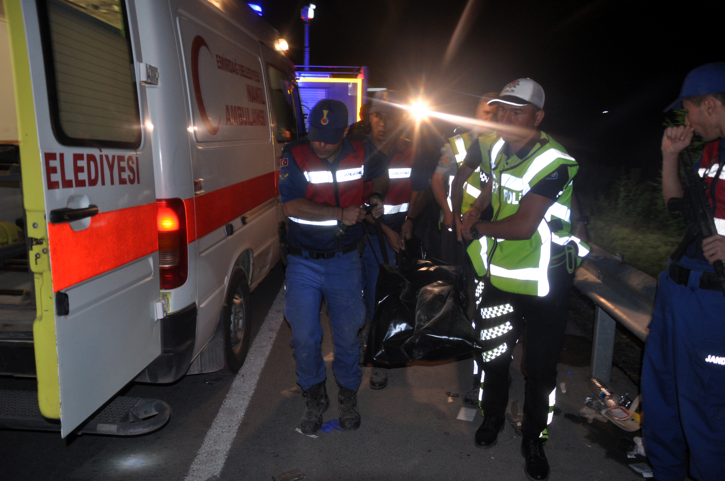 Afyonkarahisar'da yolcu otobüsü devrildi 32 yaralı