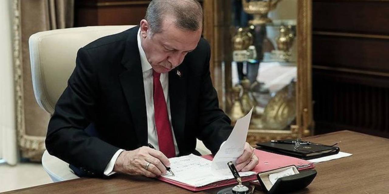 AKP'li Cumhurbaşkanı İmzaladı: Atama ve Görevden Almalar Yapıldı