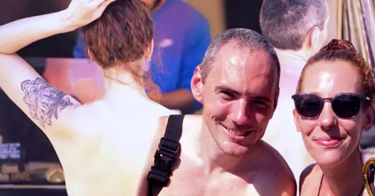 Sosyal medyada tepkiler sel oldu! İki arkadaş çırılçıplak restorana gitti! "Bu gerçek bir saldırı"