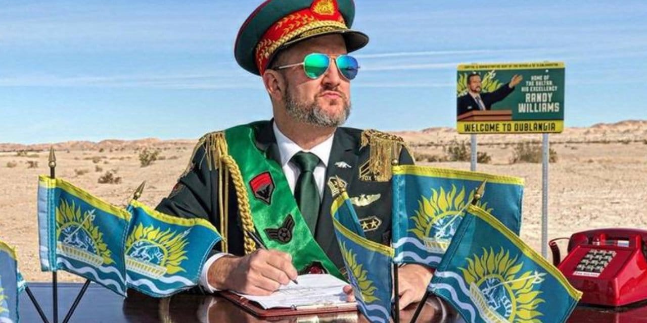 Gezecek ülke kalmayınca kendi ülkesini kurdu: "Slowjamastan Sultanı"