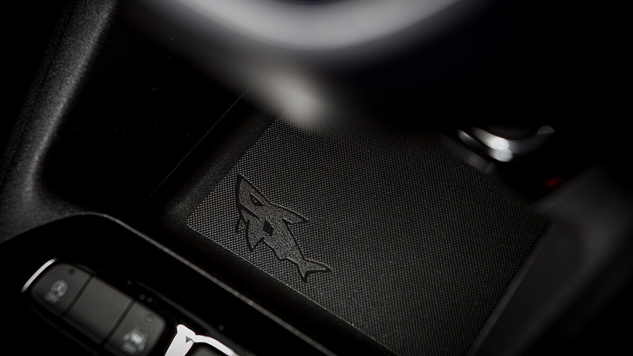 Opel Marka Otomobillerin İç Kısmında Bulunan Köpek Balığı Simgelerinin Sebebi Aslında Ne?