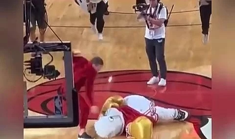 Conor McGregor, Miami Heat maskotunu hastanelik etti