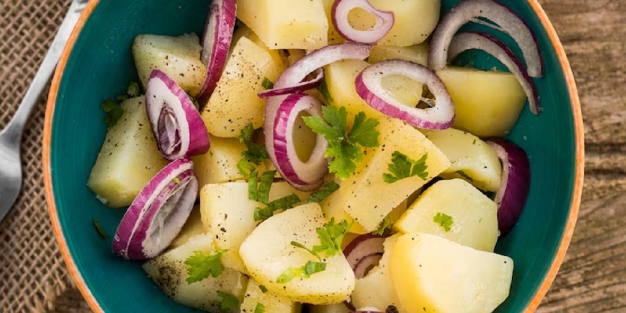 Patates salatasının lezzetine lezzet katacak aşçılık sırrı… Denemeye değer…