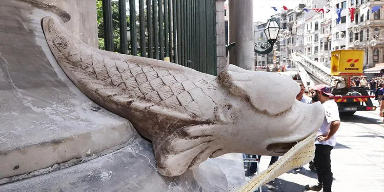 Galatasaray Lisesi'nin 150 Yıllık Yılanı 'Kayboldu', Kopyası Yerleştirildi