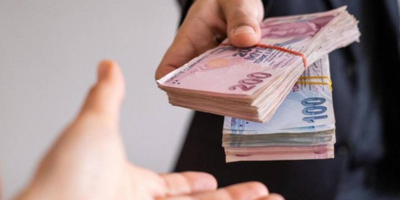 Kredi çekmek isteyenler dikkat! Sınırlama getiren bankalar kredi faizlerini 'abarttı'