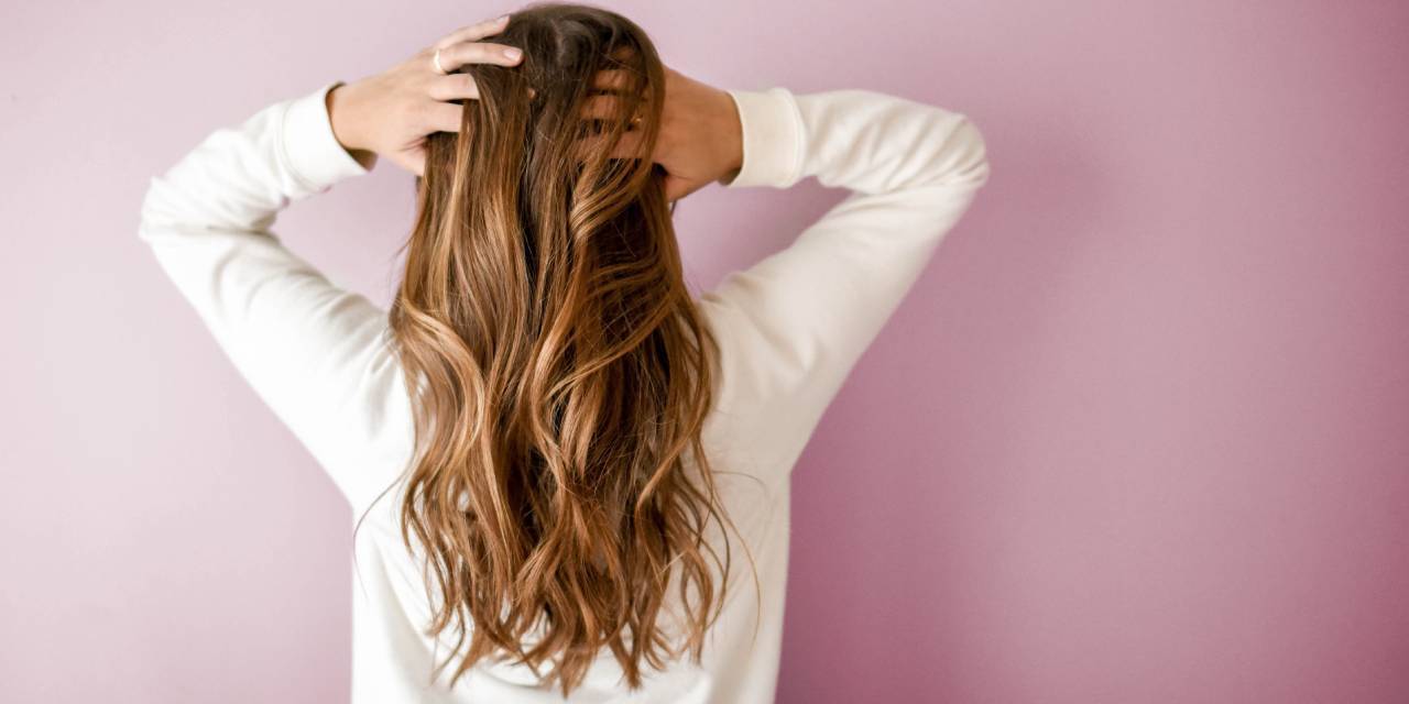 Saçlarınızı yazın etkilerinden koruyun... Yazın saç bakımı nasıl yapılır?