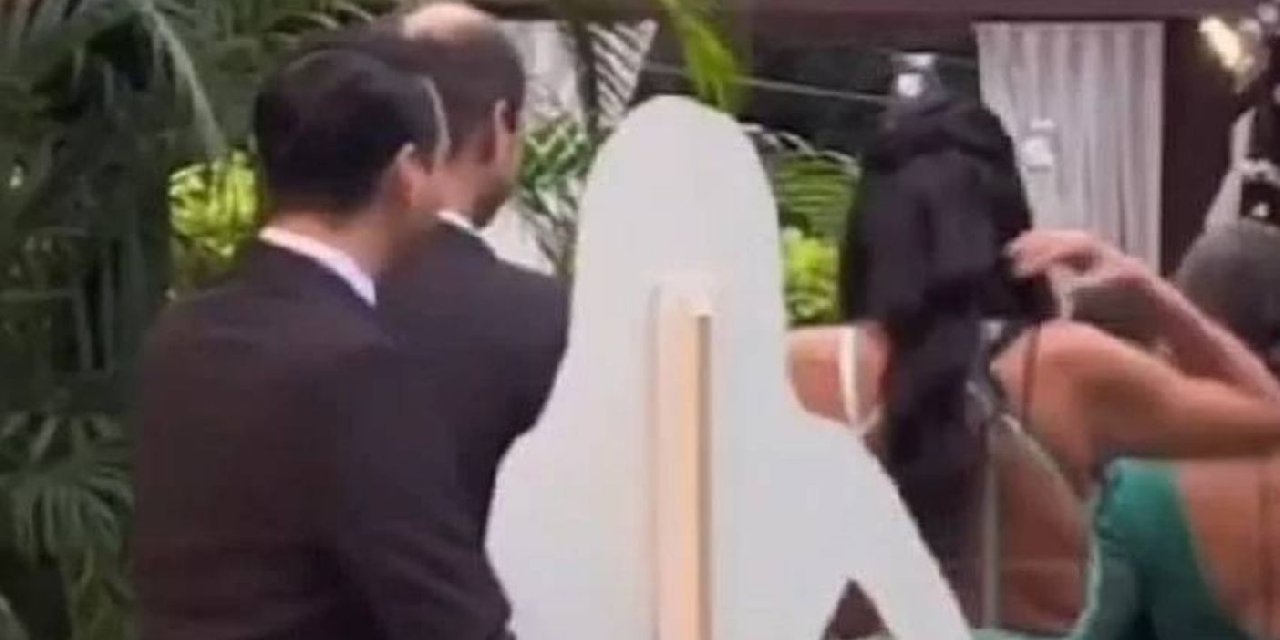 Gidemediği düğüne maketini gönderdi