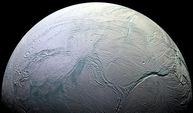 Satürn'ün uydusu Enceladus’ta "Yaşamın yapı taşı" bulundu