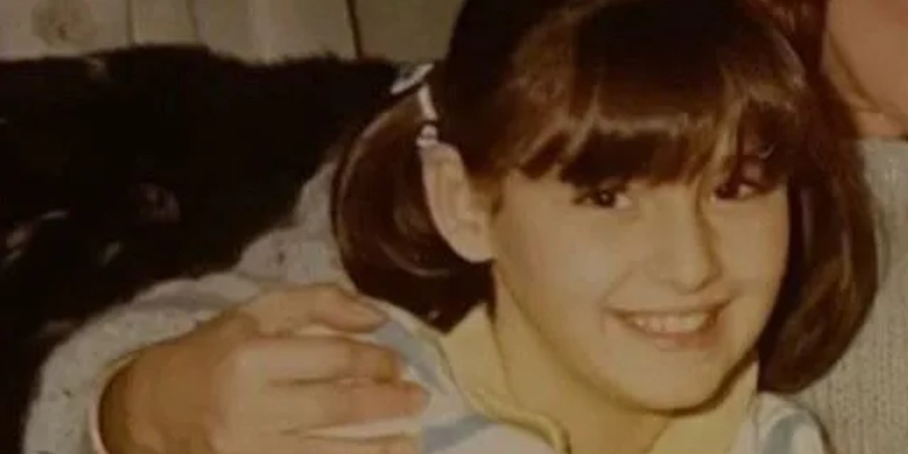 Türkiye güzeli oldu ama bakışları hiç değişmedi: Fotoğraftaki bu çocuk sizce kim?