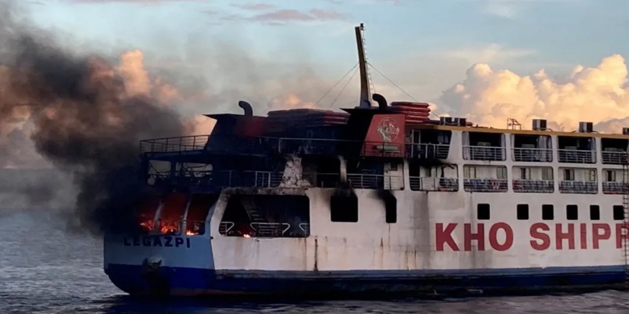 Korku dolu anlar! 120 kişiyi taşıyan feribot açık denizde alev aldı