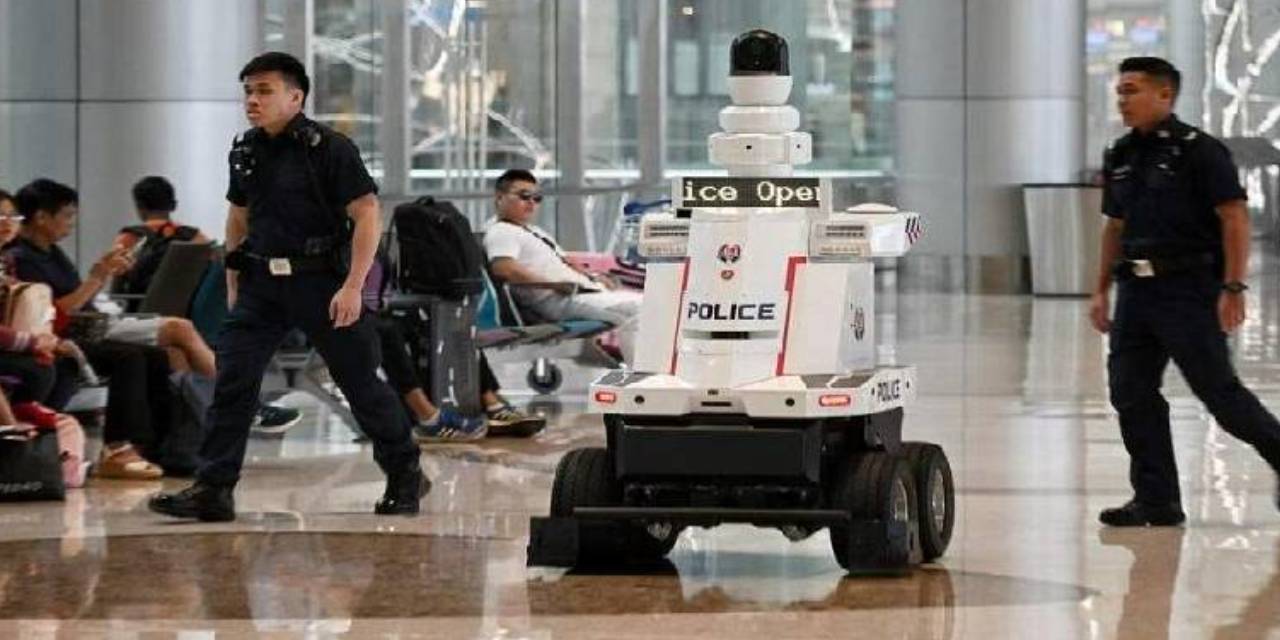Havalimanında robot polisler devriye gezmeye başladı, görenler şaşkın