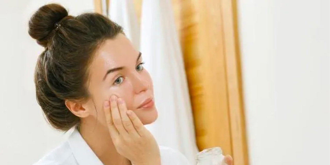 2 haftada cilt lekelerini açıyor! Tamamen doğal, daha etkilisi yok