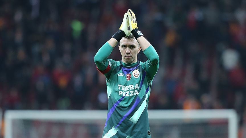 Galatasaray'da kaleci haftası: Muslera'nın yerine geliyor