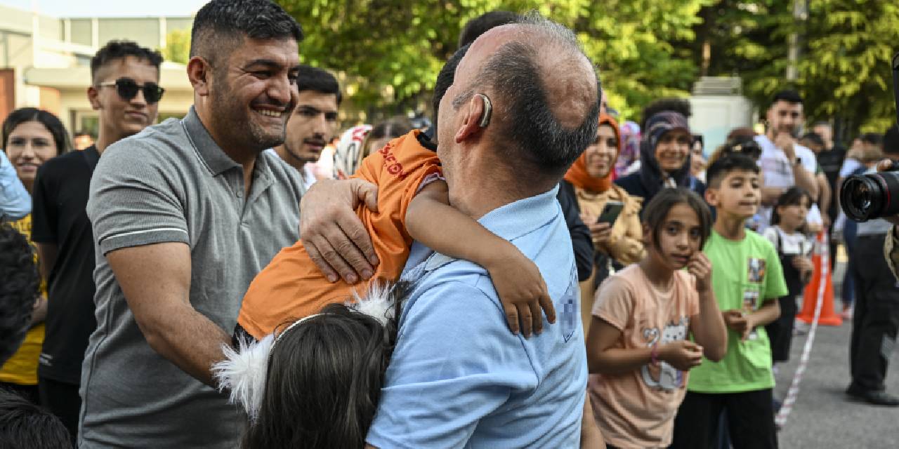 Dış Dünyayla 45 Gündür İletişimleri Yok... ÖSYM Görevlileri Ailelerine Kavuştu
