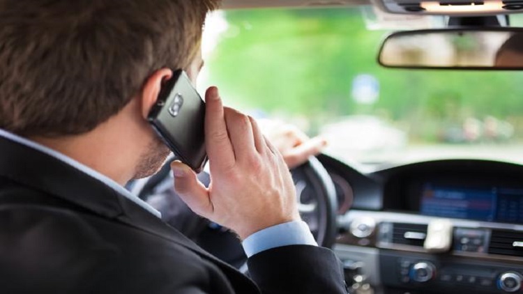 Cep telefonuyla konuşan sürücüler Artık ‘alkol’ muamelesi görecek