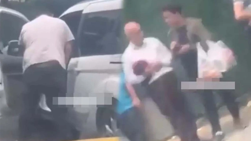 İstanbul'da tepki çeken olay! Sokak ortasında yaptığı şeyi görenler şok geçirdi: Görüntüsü bile mide bulandırdı