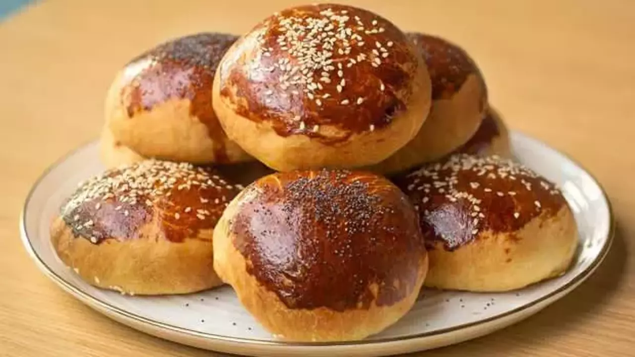 Puf puf kabaran poğaçalar için bu yöntemi mutlaka denemelisiniz. Tepsileri dolduran poğaçalar yapmak sandığınızdan kolay!