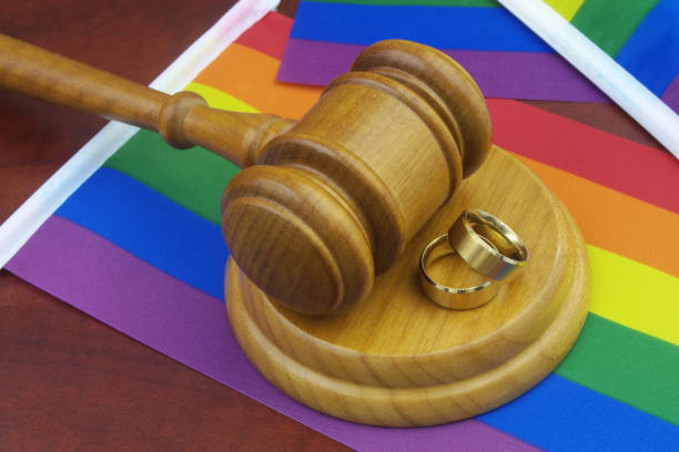 Yunanistan'da Yeni Yasayla Eşcinsel Çiftler Evlenip Çocuk Sahibi Olabilecek
