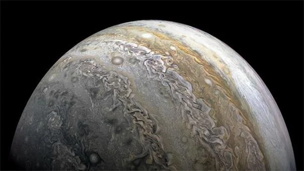 Jüpiter’in yeni fotoğrafları ortalığı karıştırdı… Gizemli bir yeşil küre görüntülendi