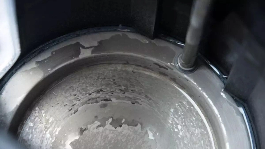 10 dakikada ısıtıcı içindeki tüm kireci söküp atıyor: Su ısıtıcısının içindeki kireçten kısa sürede kurtulmanın formülü bulundu