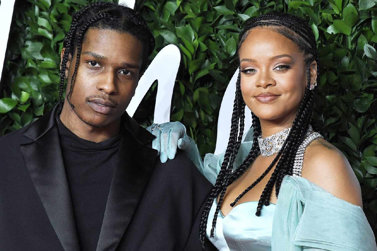 Rihanna ile ASAP Rocky Gizlice Evlendi mi? Sahnede Eşim Diye Seslendi!