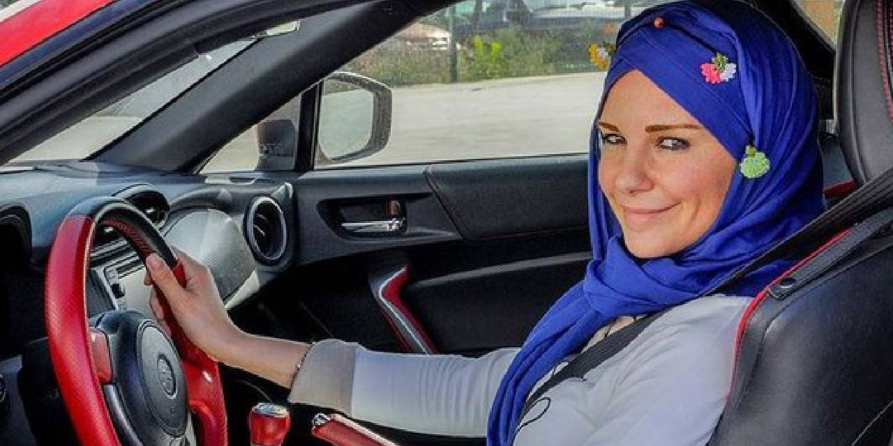 Bir dönem tesettüre girmişti...  Son haliyle dikkat çekti!