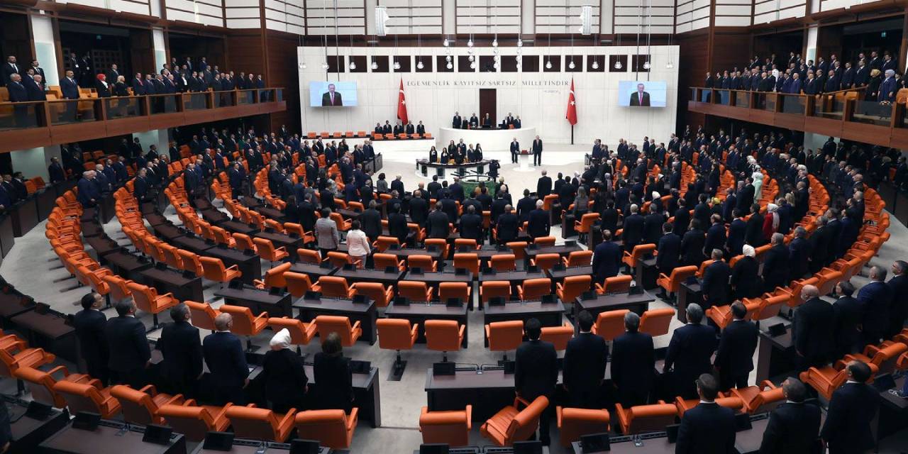 AKP ve MHP’li Vekiller Erdoğan’ın Seçim Vadi İçin Ret Oyu Kullandı