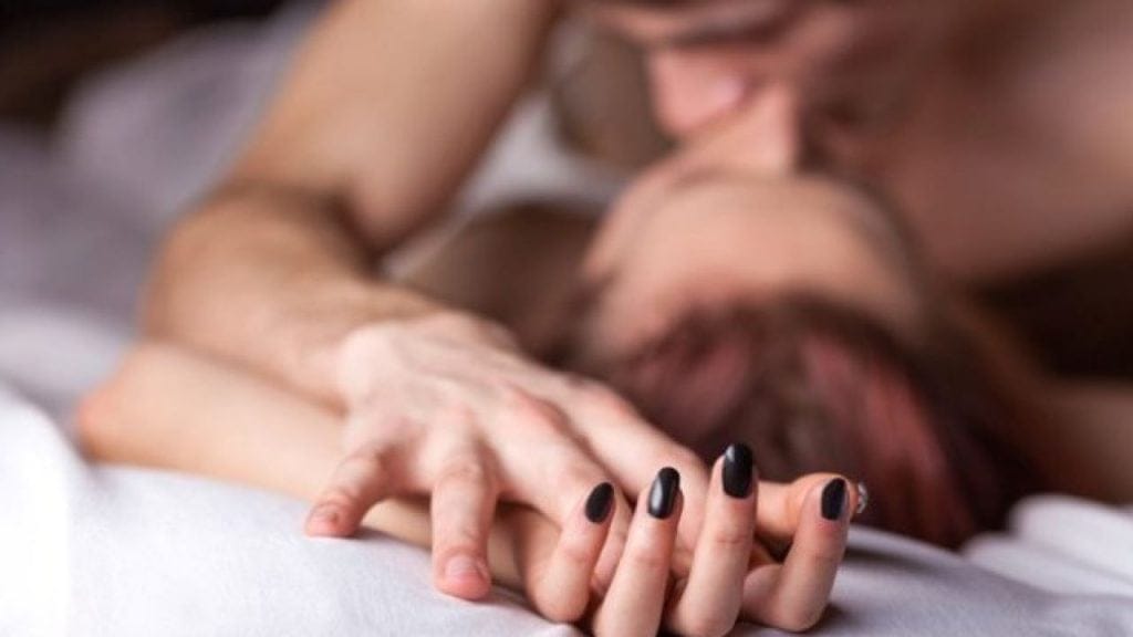 İlişki Danışmanından 'Eşimle Orgazm Olamıyorum, Sürekli Orgazm Taklidi Yapıyorum' Sorusuna Yanıt Geldi...