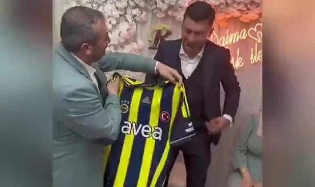 Bir baba, Galatasaraylı damat adayına Fenerbahçe forması giydirdi