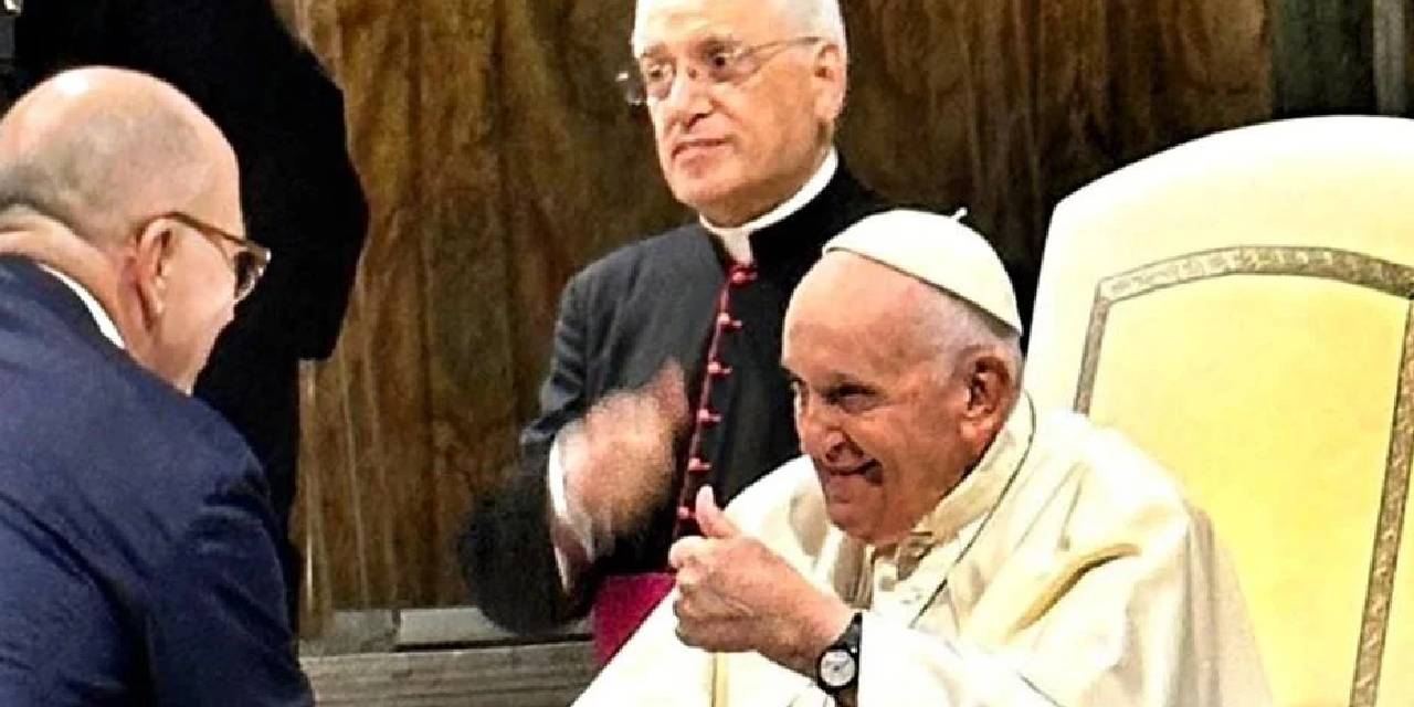 Dünyaca ünlü Türk yönetmen Vatikan'da Papa ile buluştu