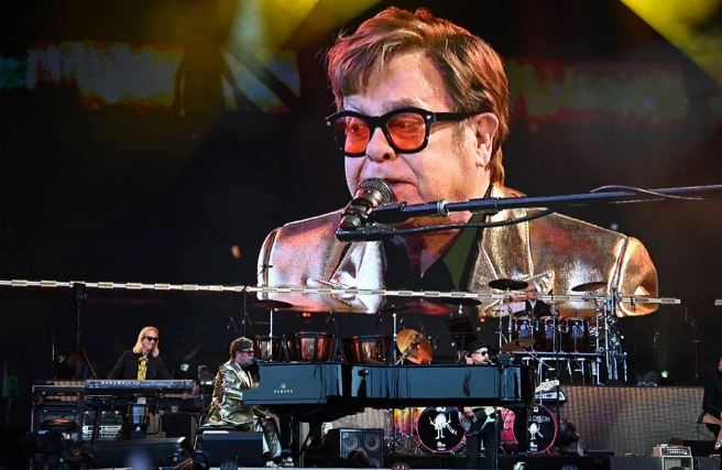 Elton John Sahnelere Veda Etti: Daha Mükemmel Bir Son Olamaz
