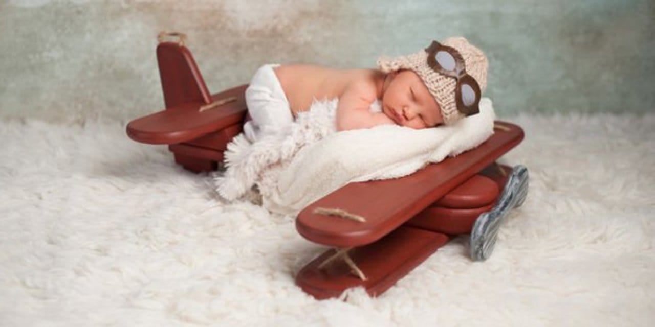 Bebekle uçak seyahatlerini kolaylaştırmanın 11 yolu!