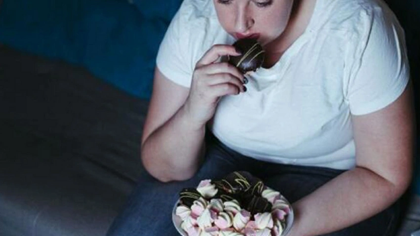 Aşırı üzüntülüyken daha fazla yemek istiyorsanız dikkat!