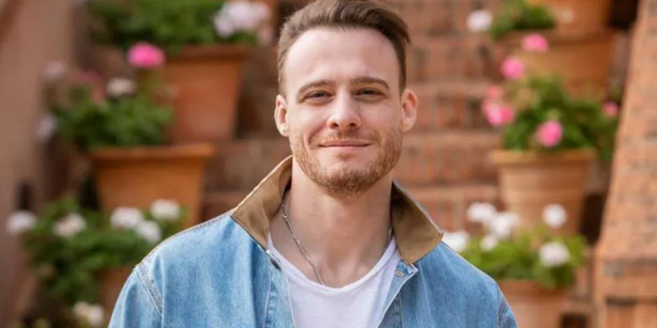 Kerem Bürsin'den Alkış Toplayan Hareket!