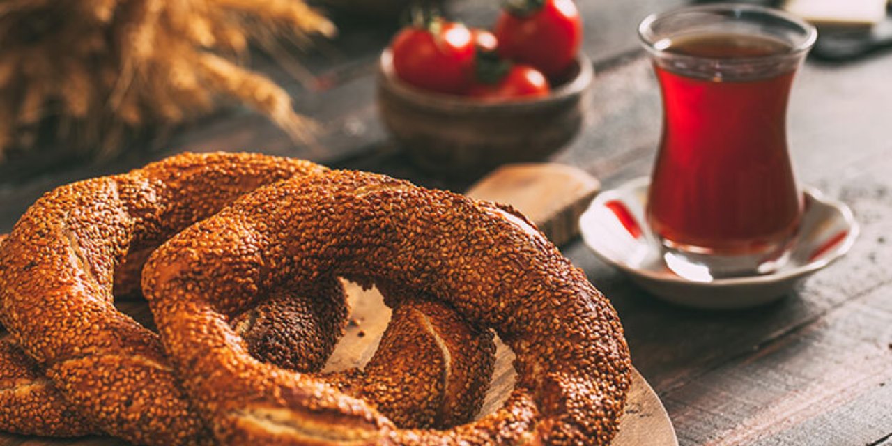 "Vaadler Tutmadı Bayramda Bizi Kurban Ettiler" Emeklilerin Bayram Menüsü Çay ve Simit Oldu