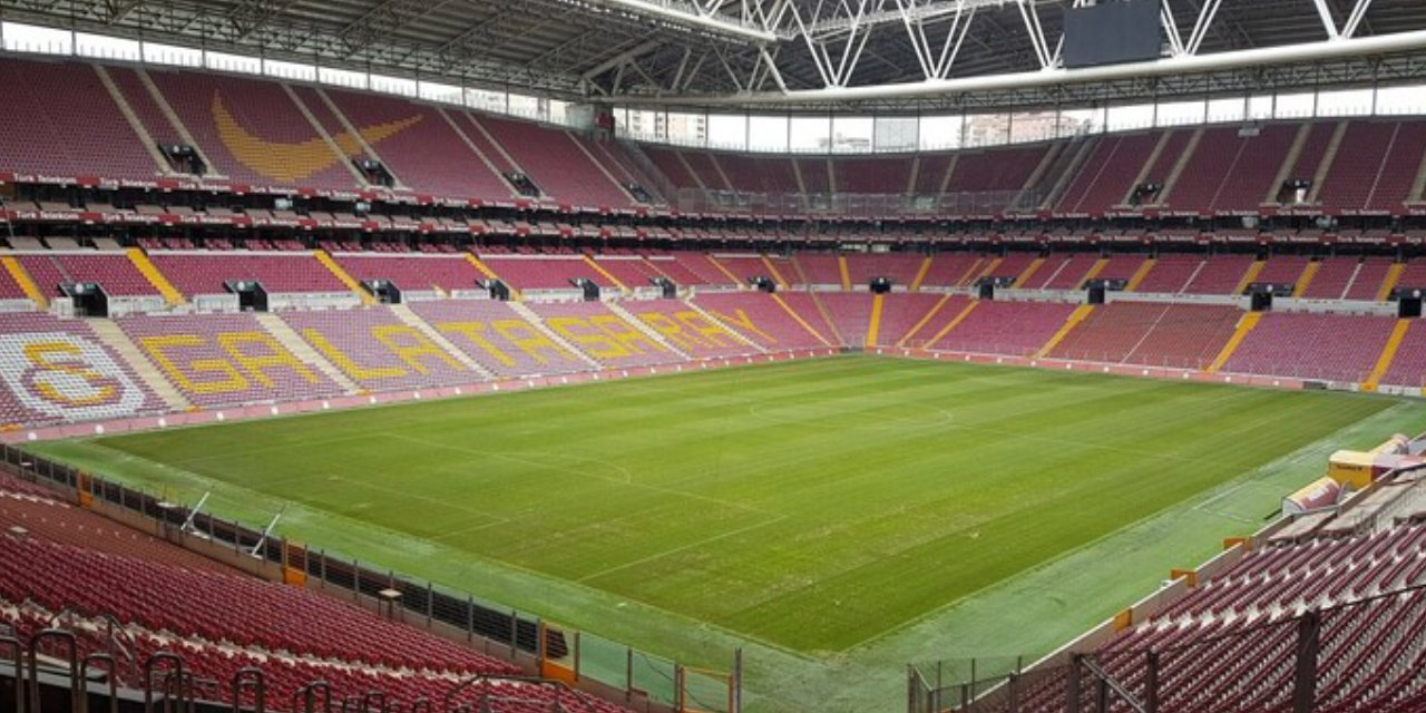 Galatasaray'a Yeni Sponsor! Stad İsmi Değişikliğe Gidiyor
