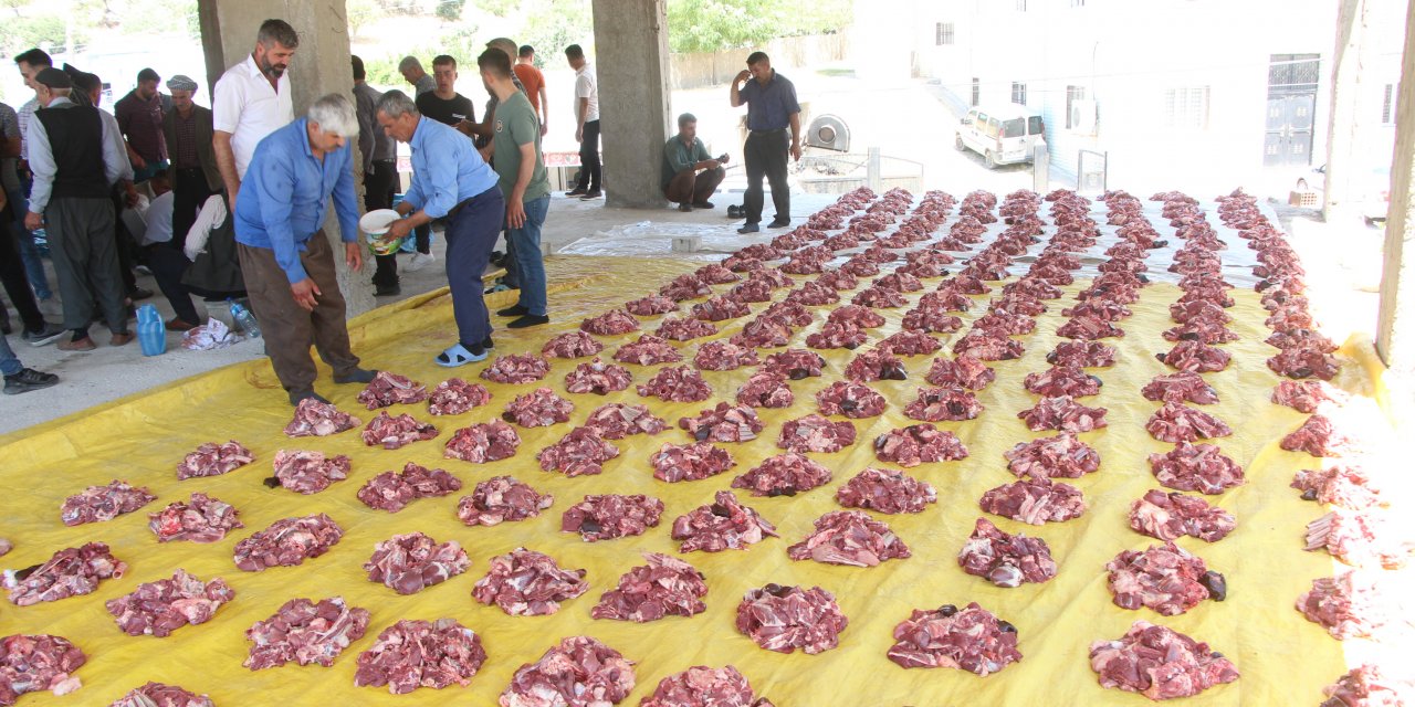 3 Asırlık Gelenek... 1.5 Ton Eti 250 Eve Dağıttılar