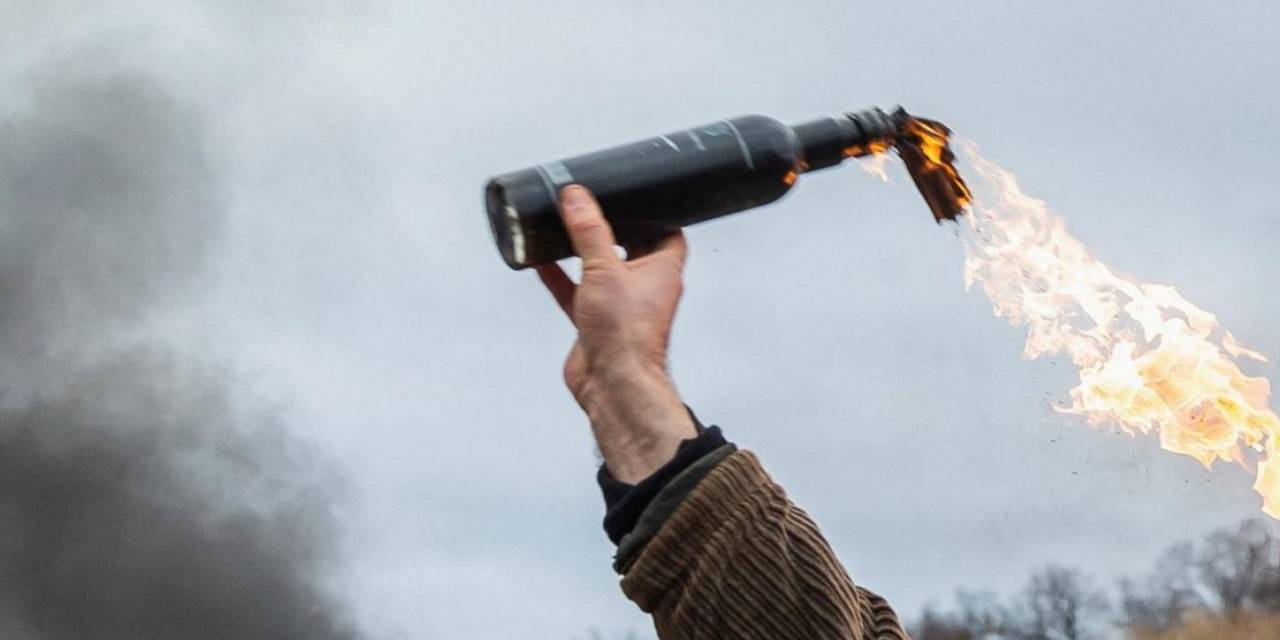 Sırada çok beklediği için bankaya molotof atmıştı! Kadının cezası belli oldu