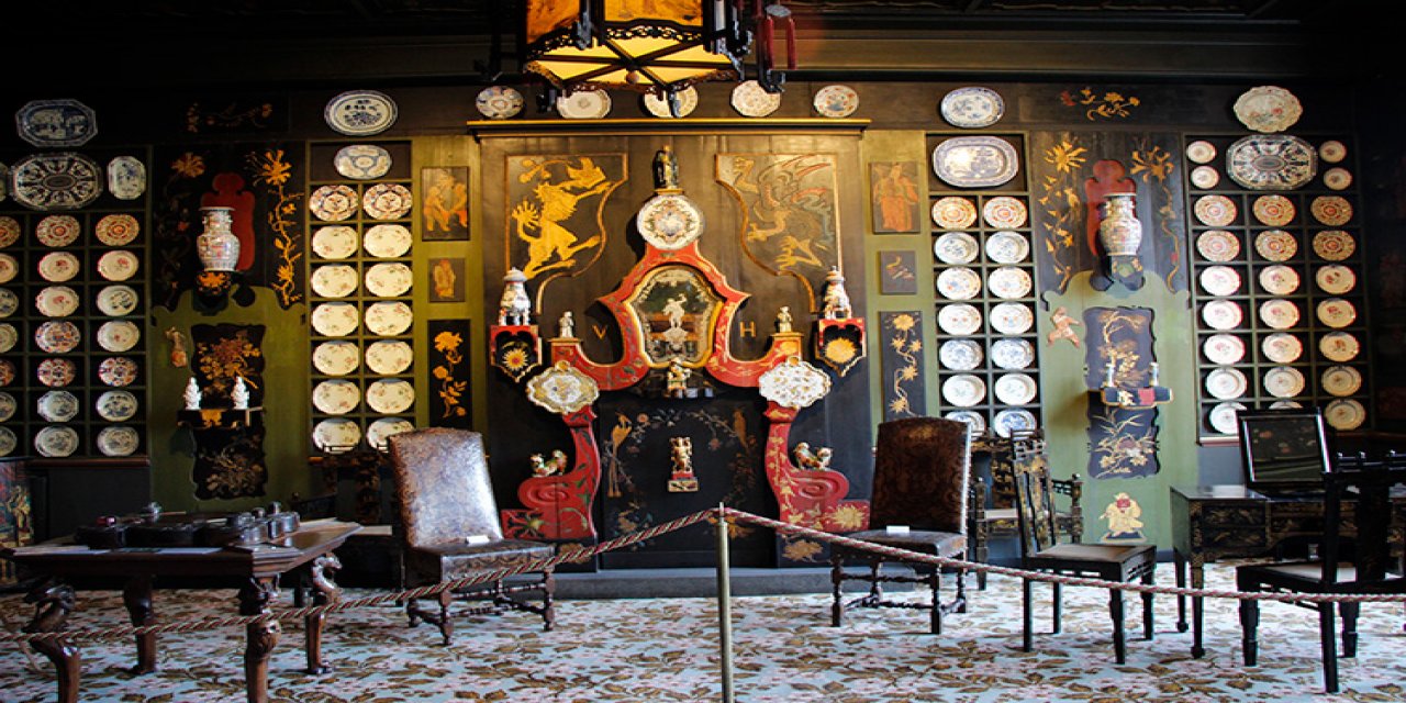 Kitaplarını Ayakta Yazıyordu... Evinde 50 Bin Eser Var