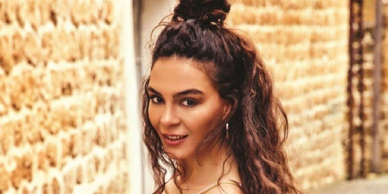 Cesur pozlara beğeni yağdı... Ebru Şahin kırmızı bikinisiyle poz verdi: Sosyal medya alev aldı: Görenler şaşırdı...