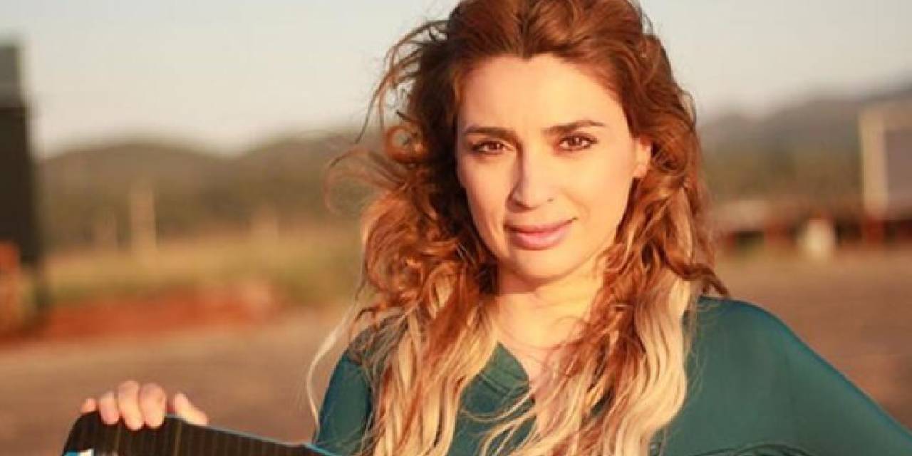 Cesur pozlara beğeni yağdı... Bilge Öztürk tangalı pozunu paylaştı: Bakan bir daha baktı...